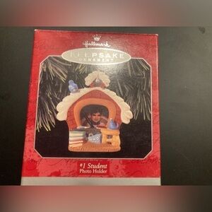 Vintage 1998 Hallmark keepsake ornament #1 Student photo holder ornament. EUC